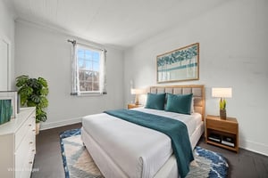 DSC02616 virtually staged.jpeg