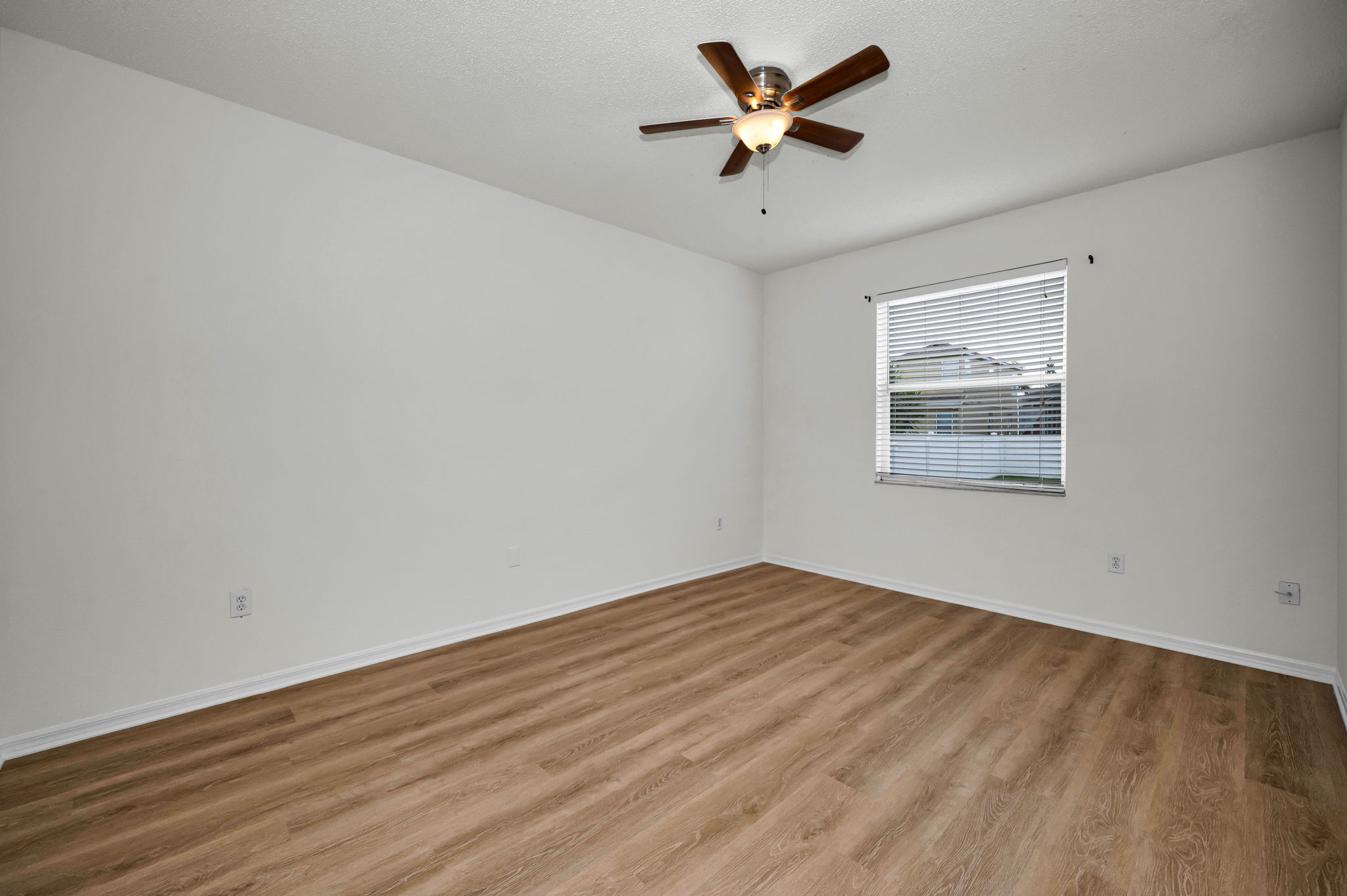 Primary Bedroom1a