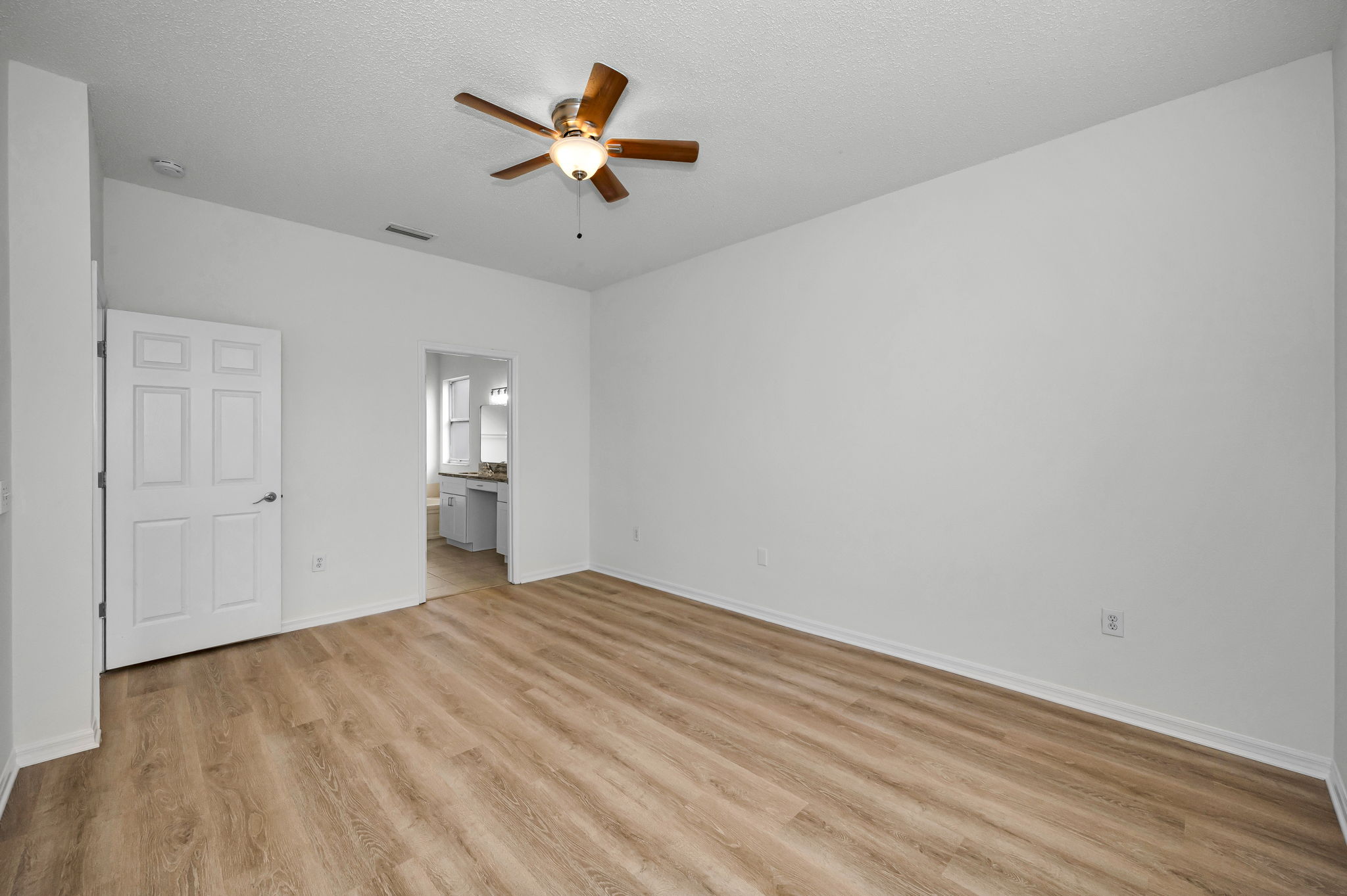 Primary Bedroom1b