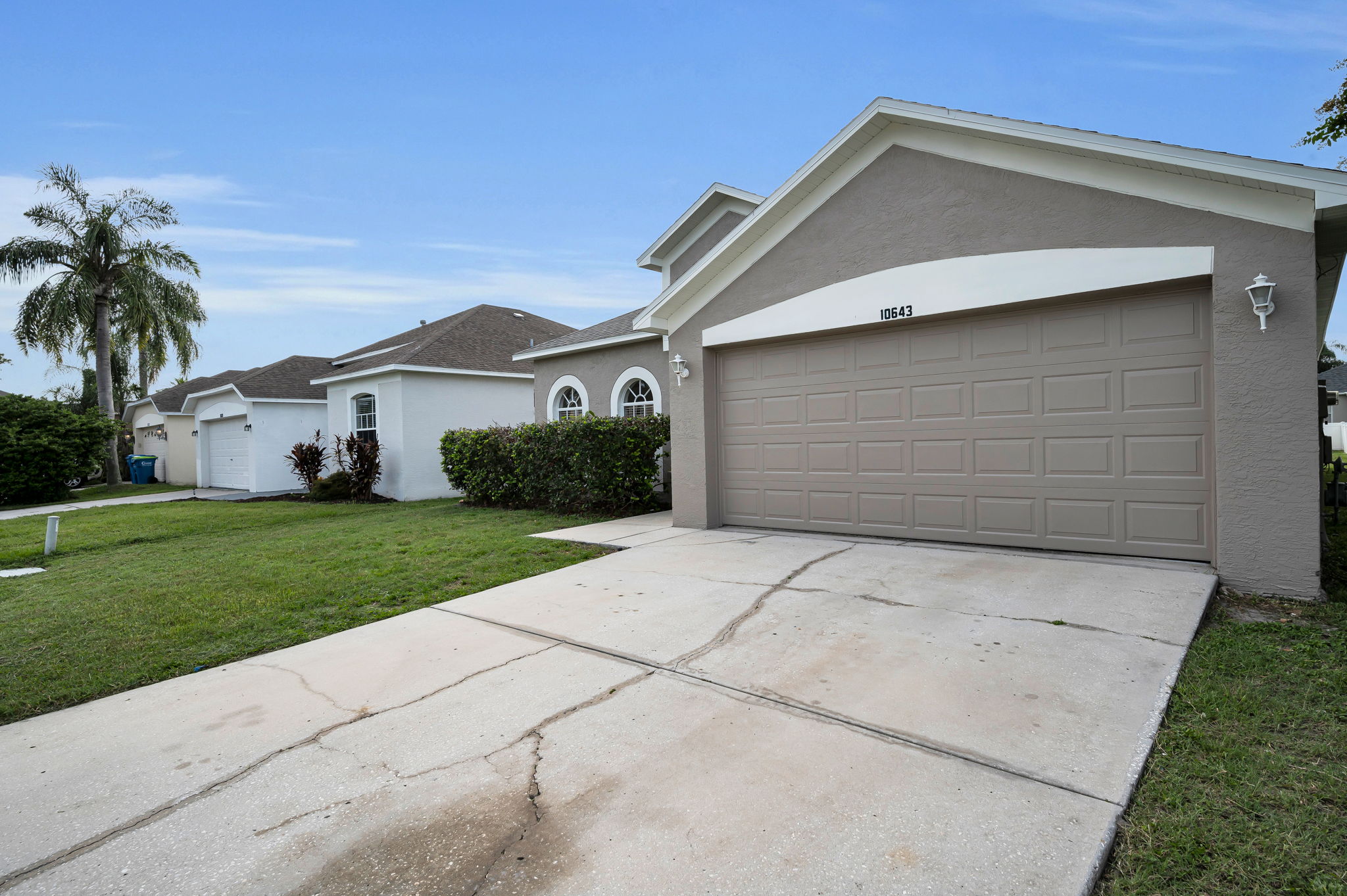 Front Exterior4