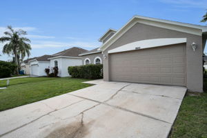 Front Exterior4