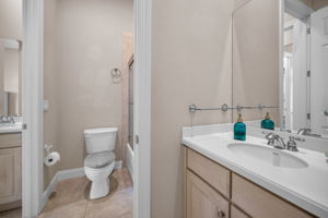 Jack and Jill Bathroom3a