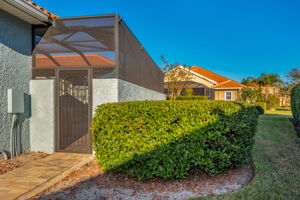 Side Pool Entry