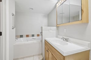 W 112th Ave apt c-S2805-017.jpg