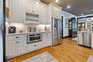 Granite Countertops & Stainless Appliances