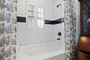 Deep Soaking Tub/Shower Combo
