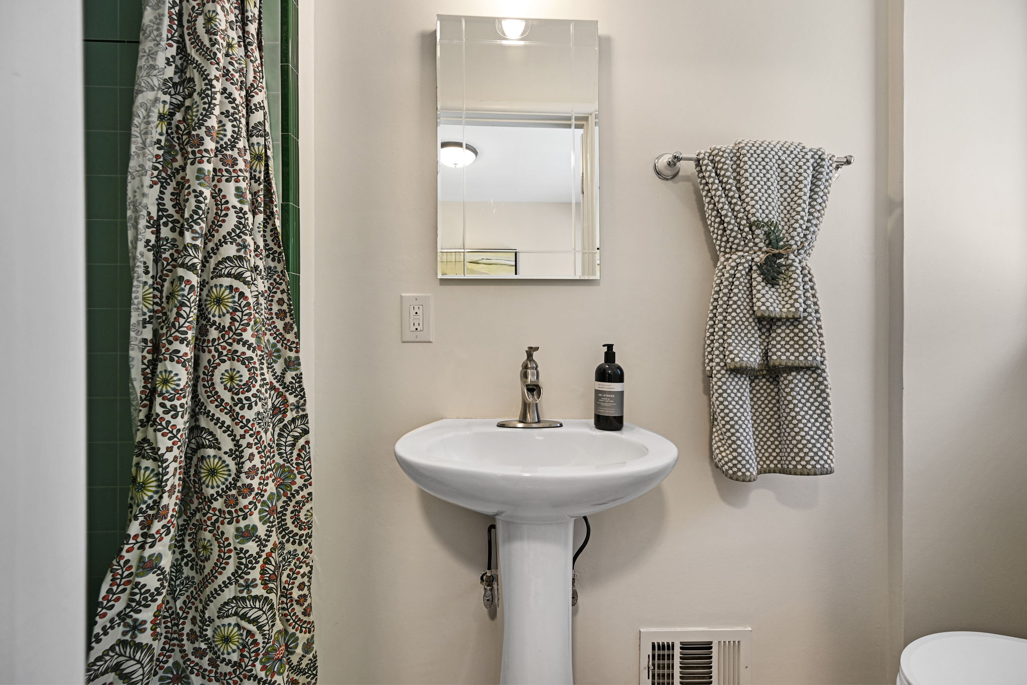 Bath w/ Shower Main Floor