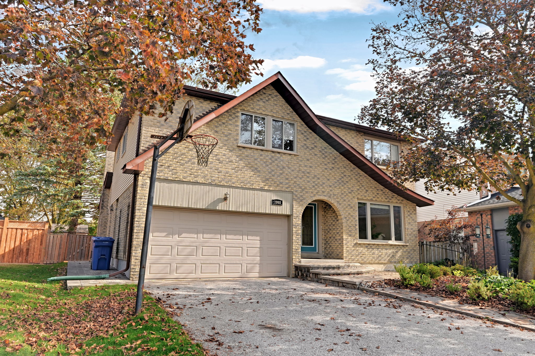 1068 Wildwood Dr Newmarket, ON L3Y 2B5