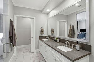  Photo 32