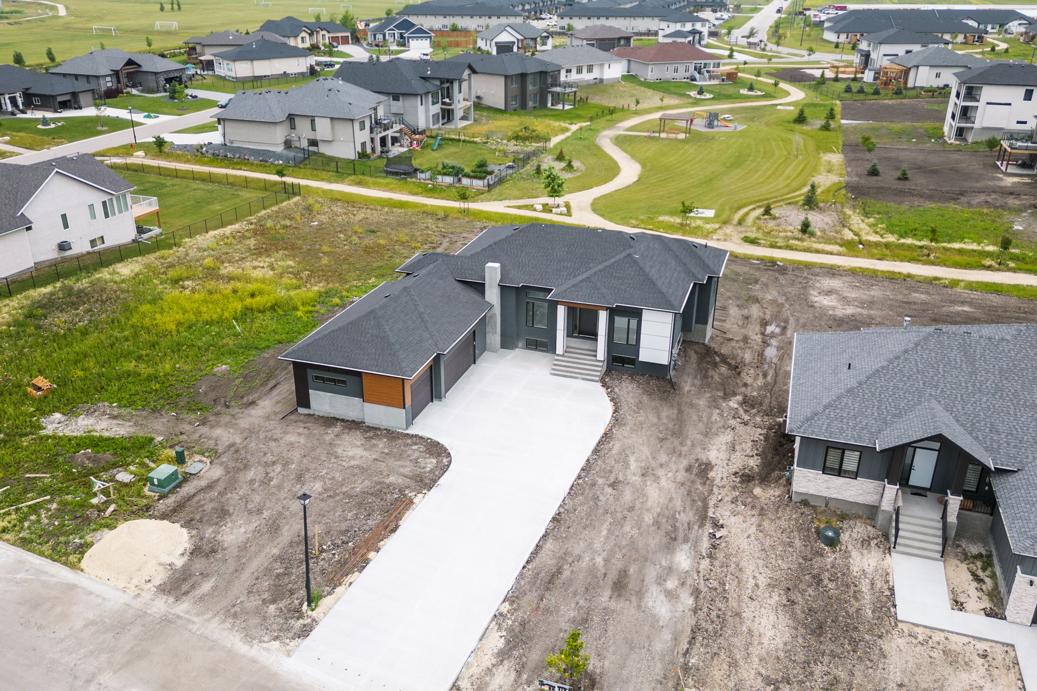 1069 Green Oaks Ln - Exterior-3