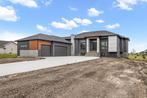1069 Green Oaks Ln - Exterior-1
