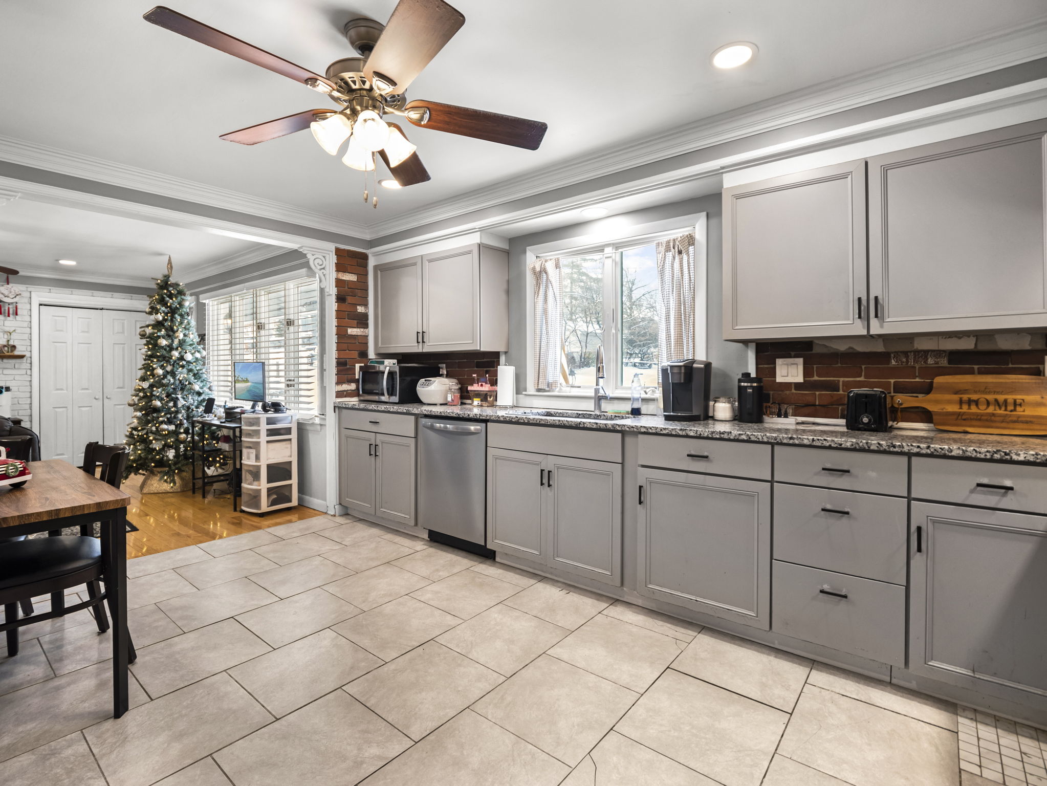 107 7th Ave Lowell MA 34