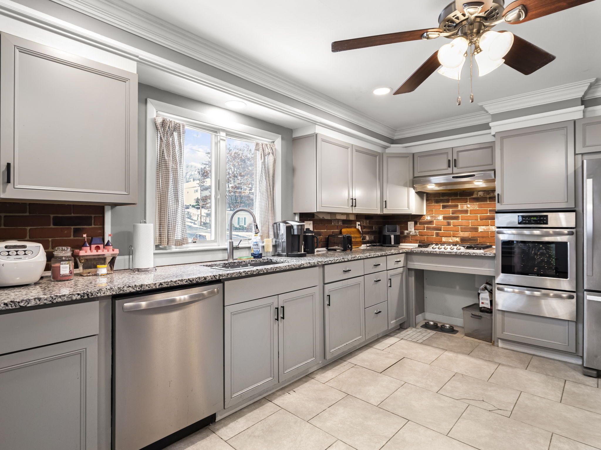 107 7th Ave Lowell MA 32