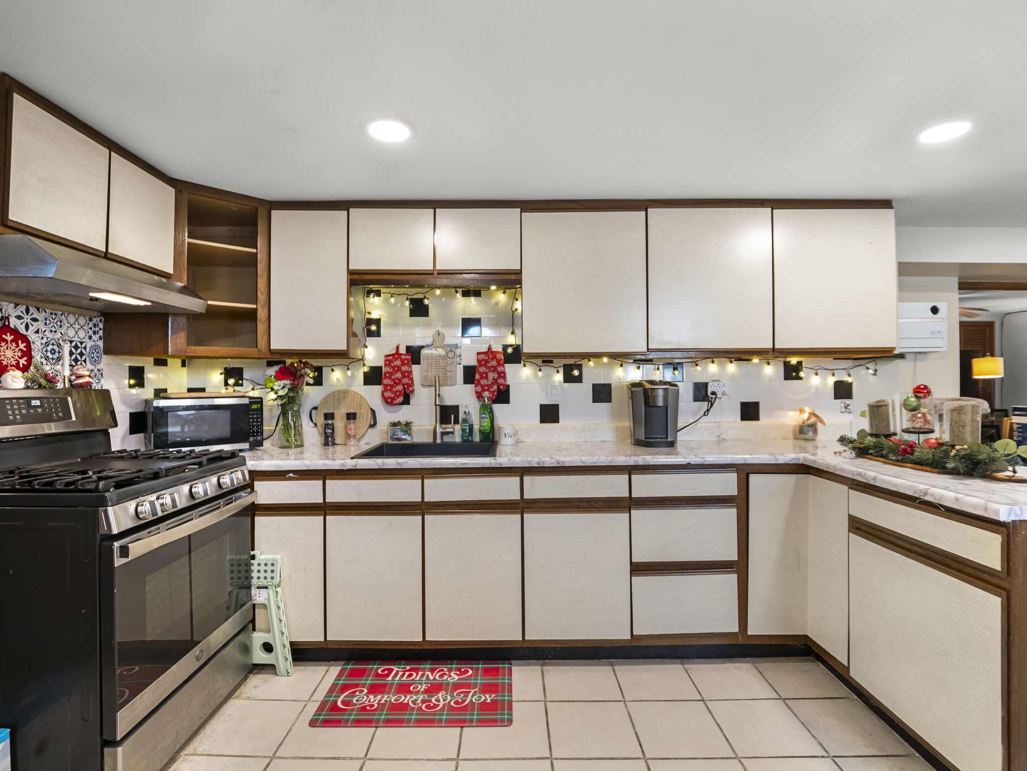 107 7th Ave Lowell MA 9