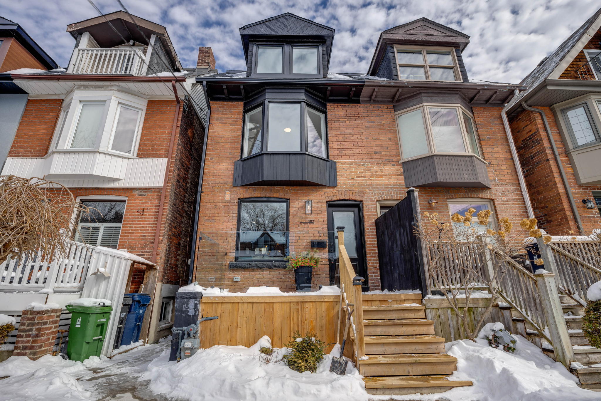 107 Bertmount Ave, Toronto, ON M4M 2X8, Canada Photo 3