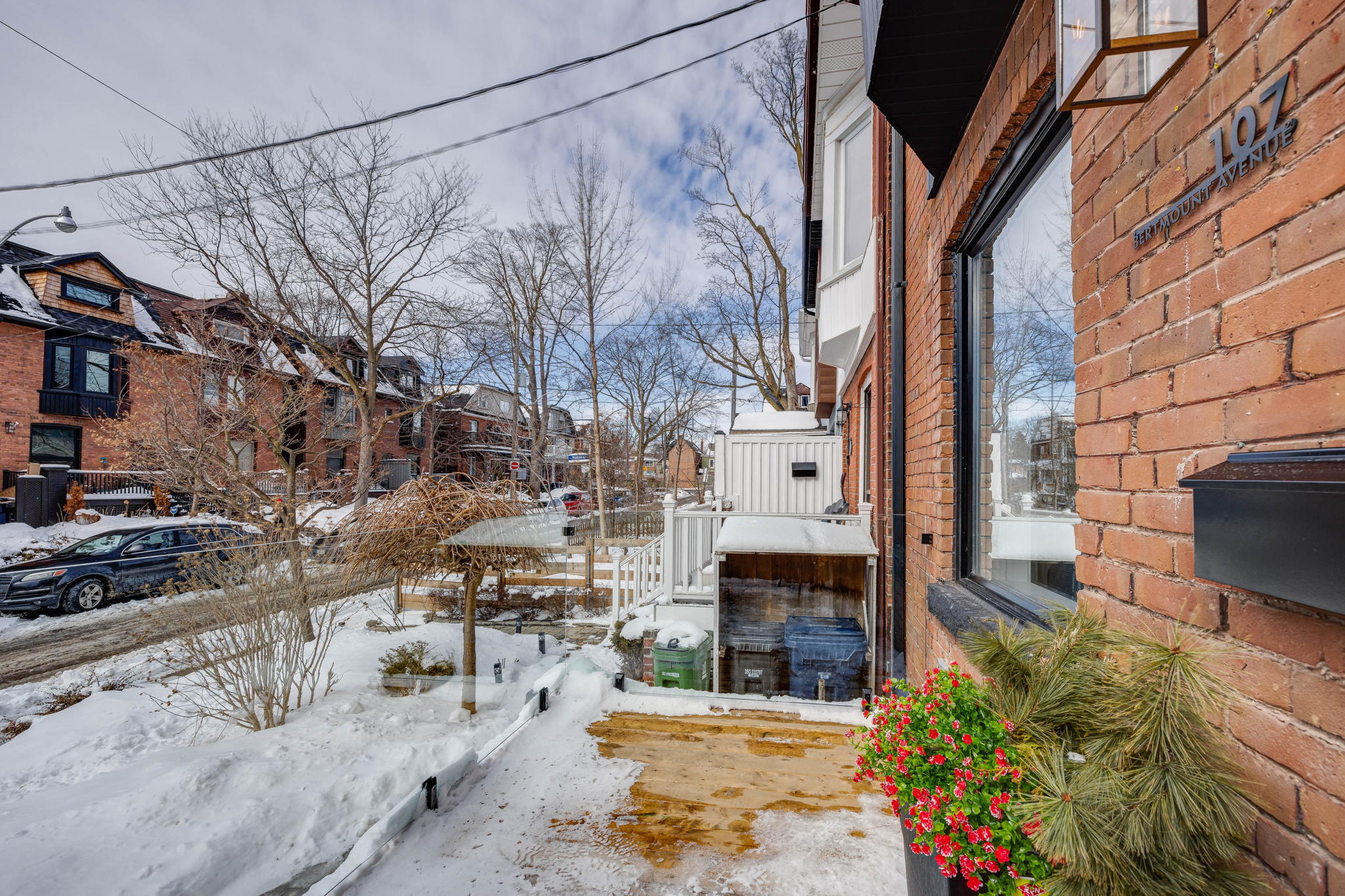 107 Bertmount Ave, Toronto, ON M4M 2X8, Canada Photo 6