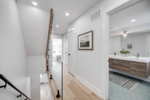 107 Bertmount Ave, Toronto, ON M4M 2X8, Canada Photo 23