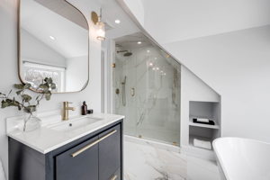 107 Bertmount Ave, Toronto, ON M4M 2X8, Canada Photo 37