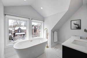 107 Bertmount Ave, Toronto, ON M4M 2X8, Canada Photo 35