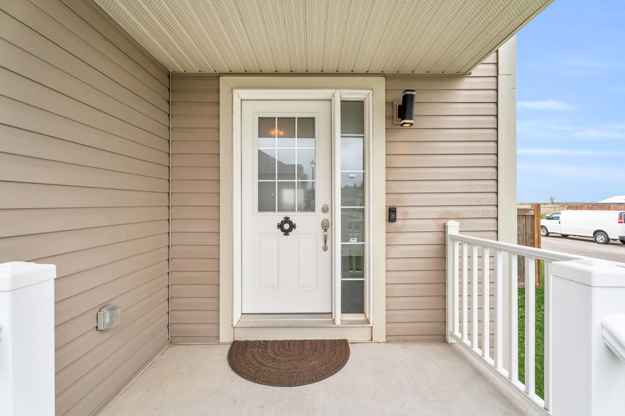 Front Porch/Entrance