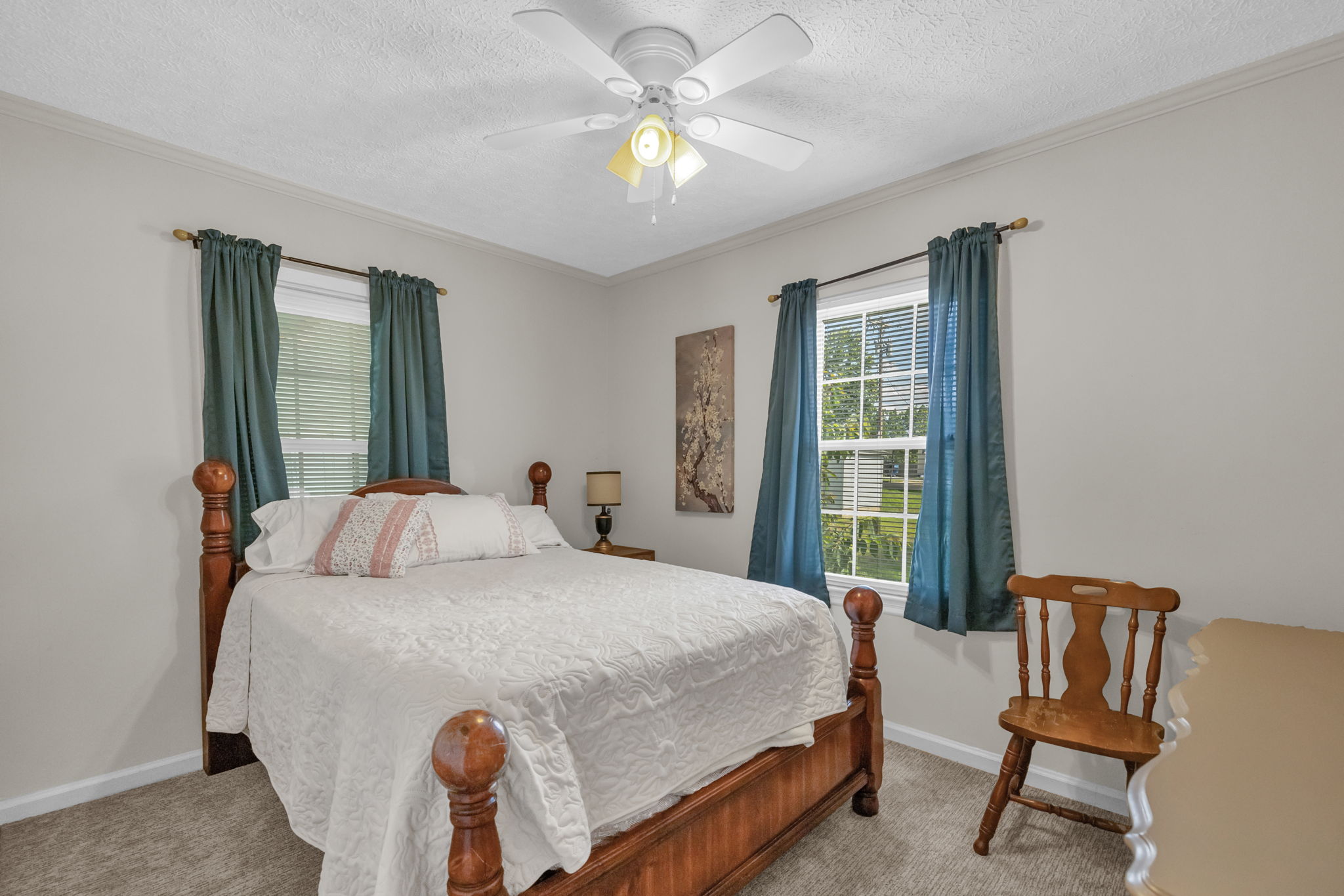 107 Glendale St-13