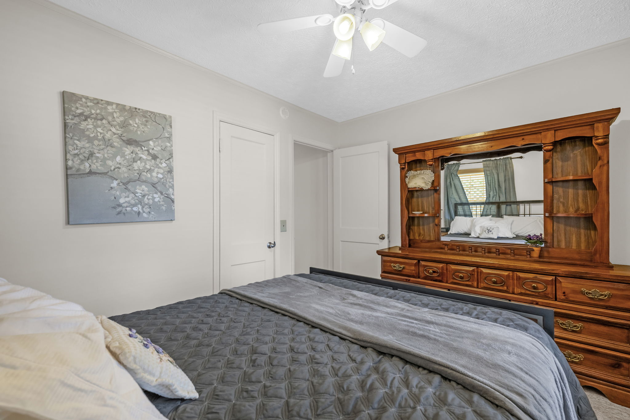 107 Glendale St-17