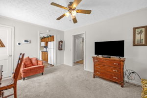 107 Glendale St-4