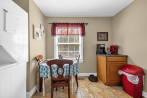 107 Glendale St-12
