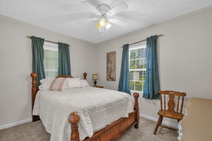 107 Glendale St-13