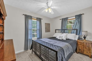 107 Glendale St-16
