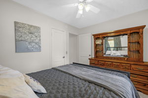 107 Glendale St-17