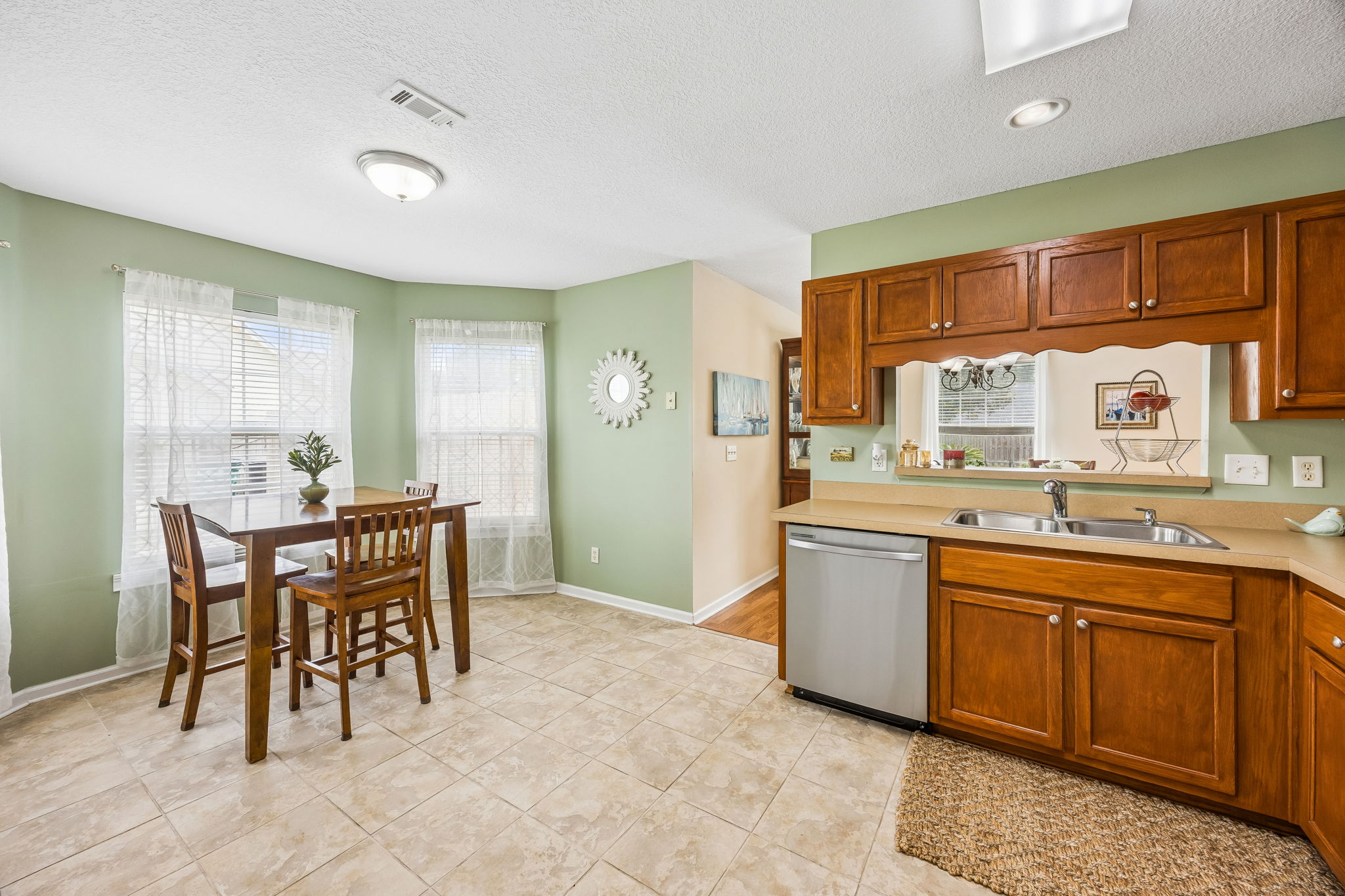 Kitchen/Breakfast Area