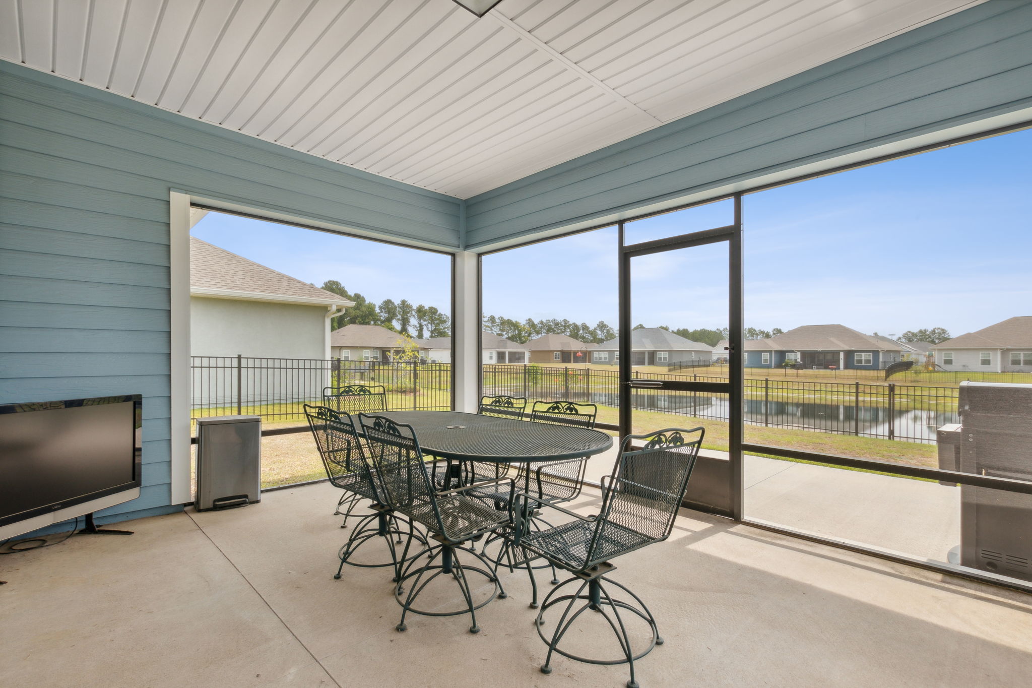 Screened-in Porch