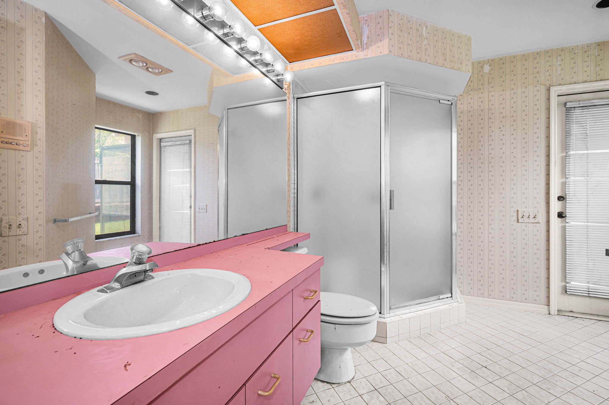 Guest Bathroom2