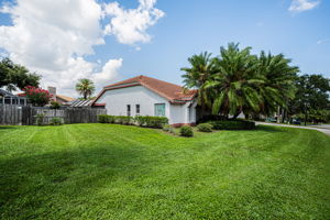 Front Exterior4