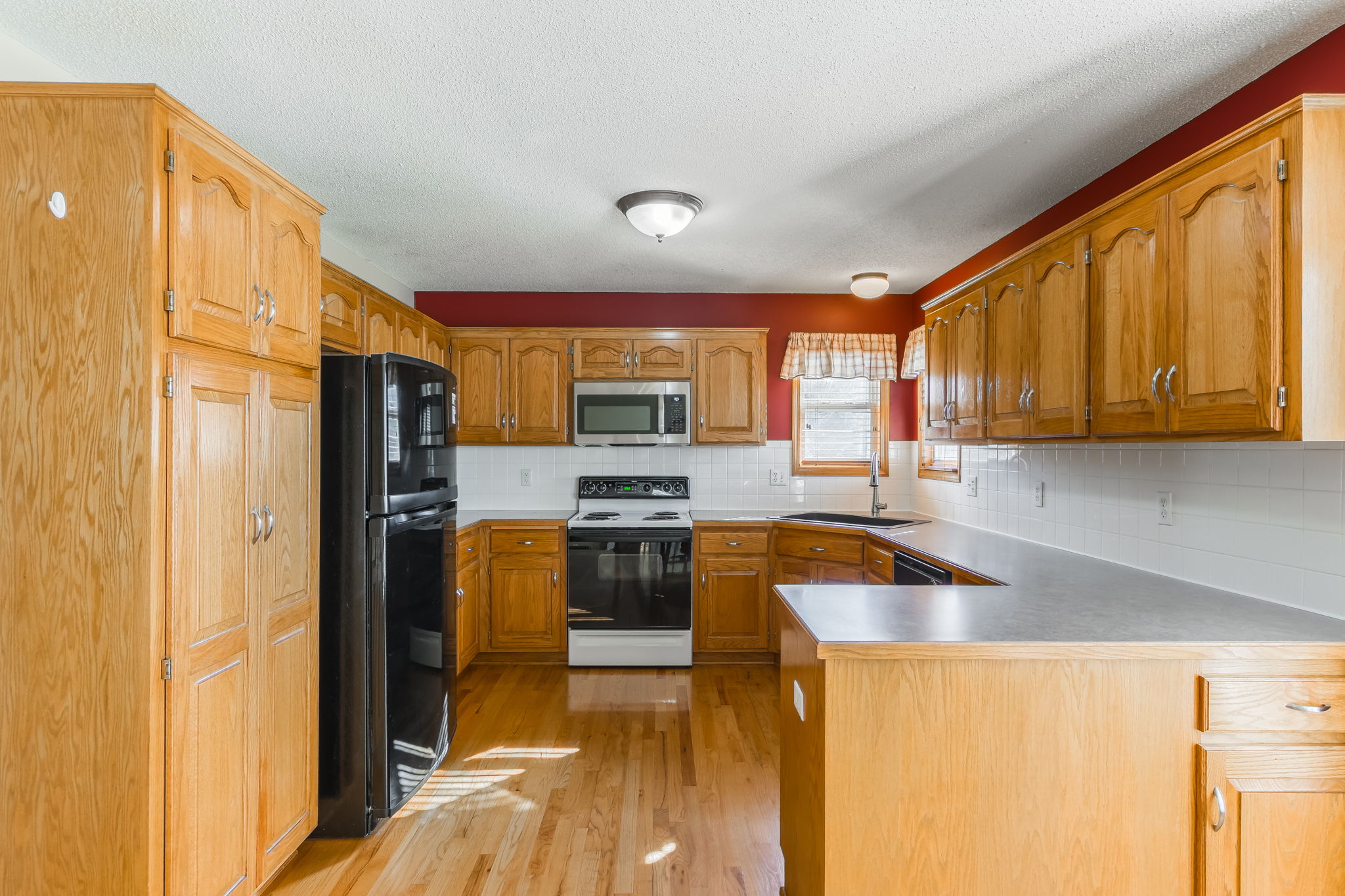10700 N Holmes St-17