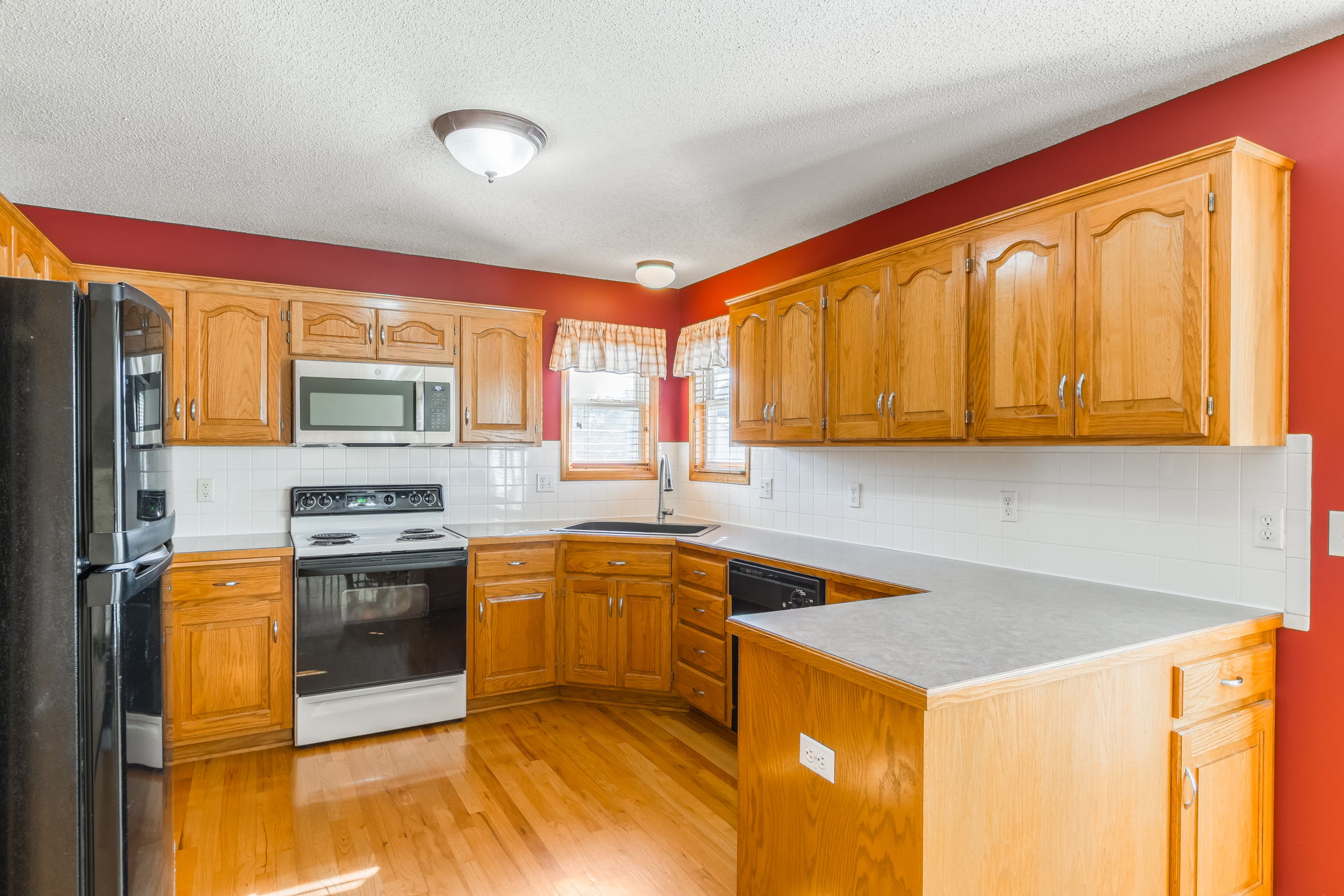 10700 N Holmes St-18