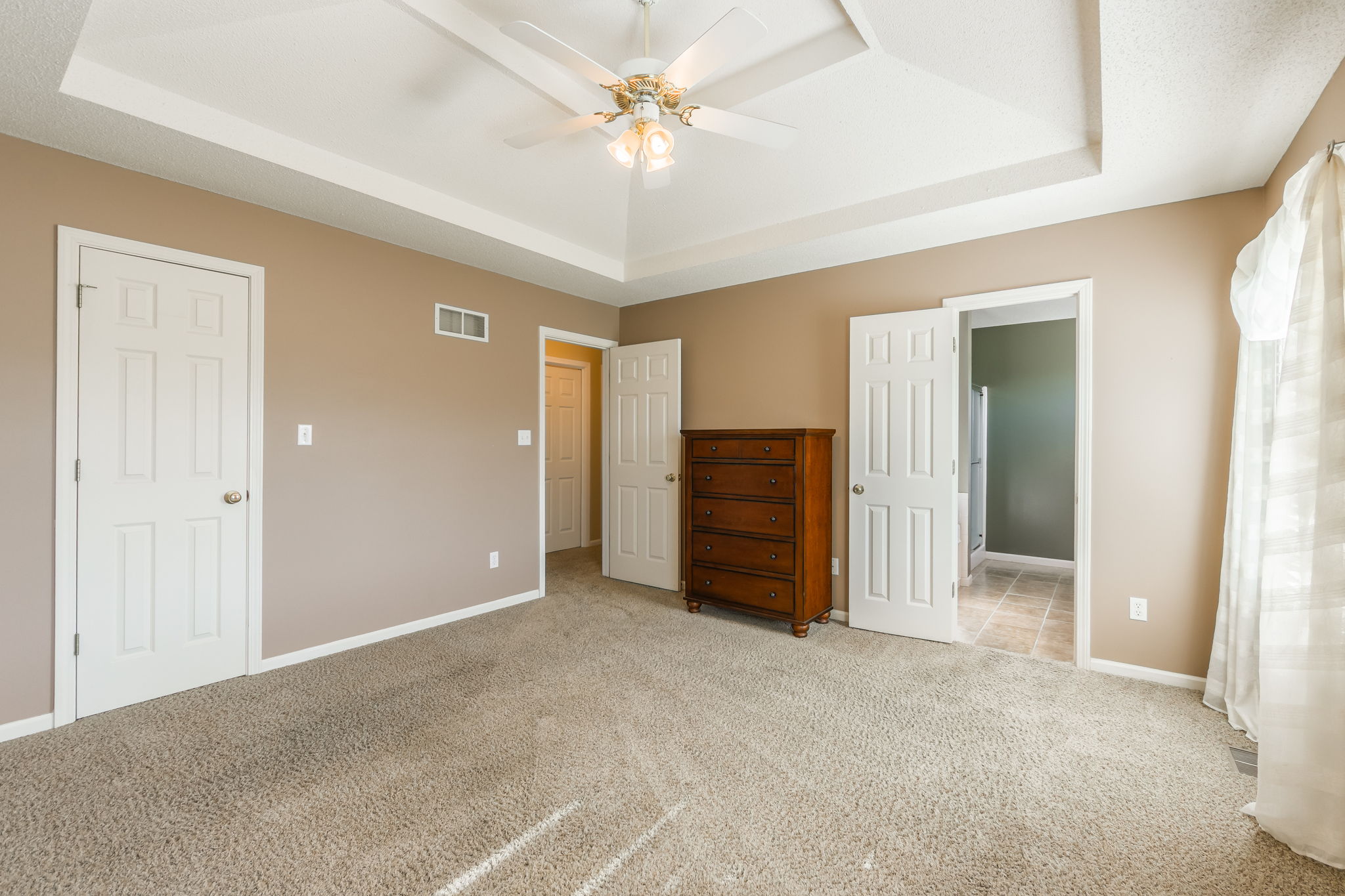 10700 N Holmes St-21