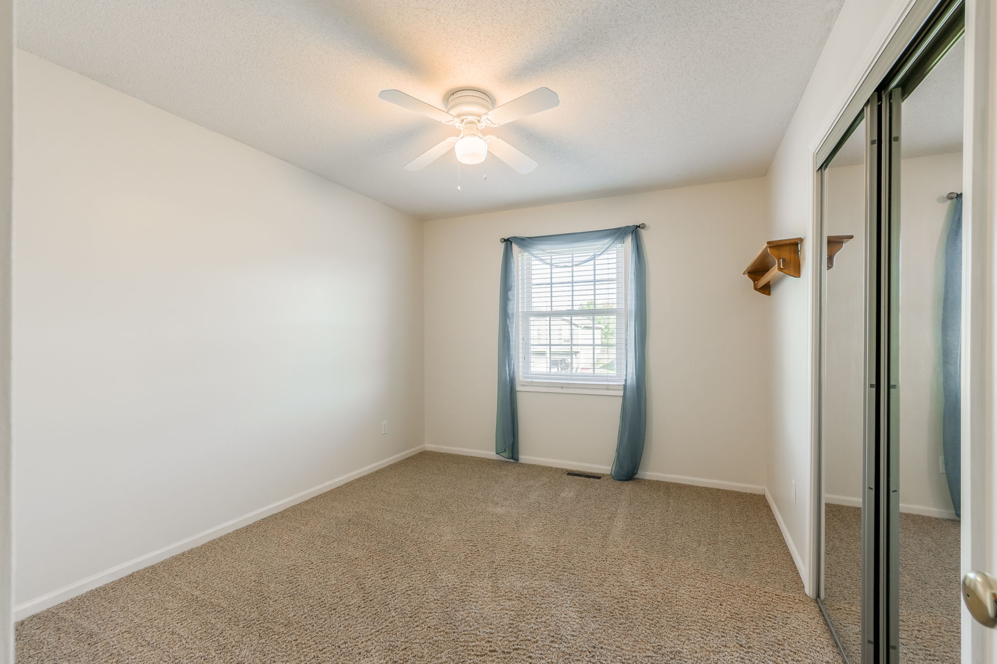 10700 N Holmes St-25