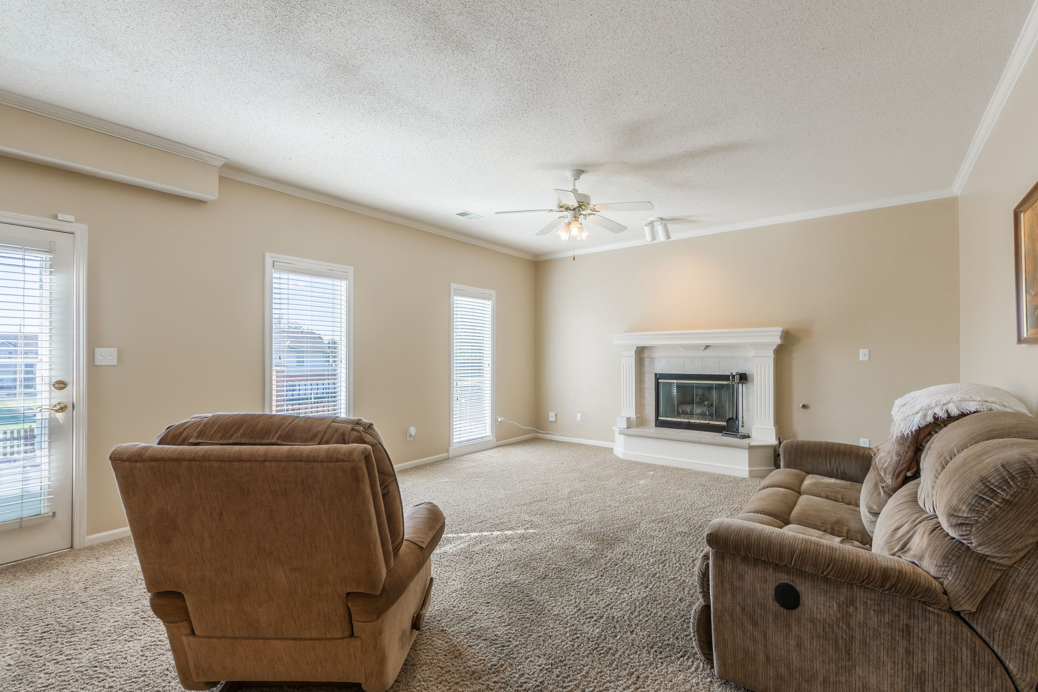 10700 N Holmes St-32