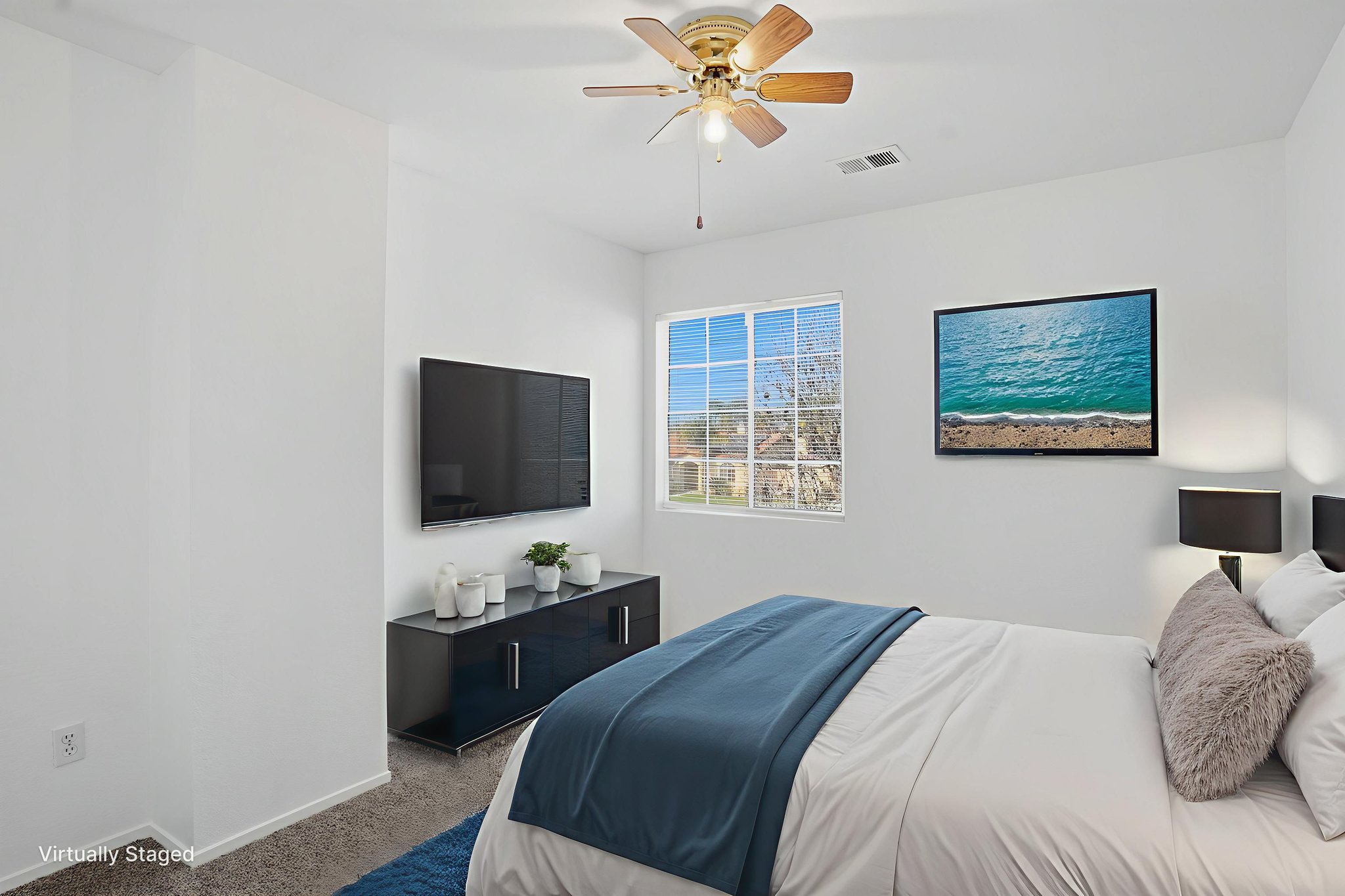 DSC04258 virtually staged.jpeg