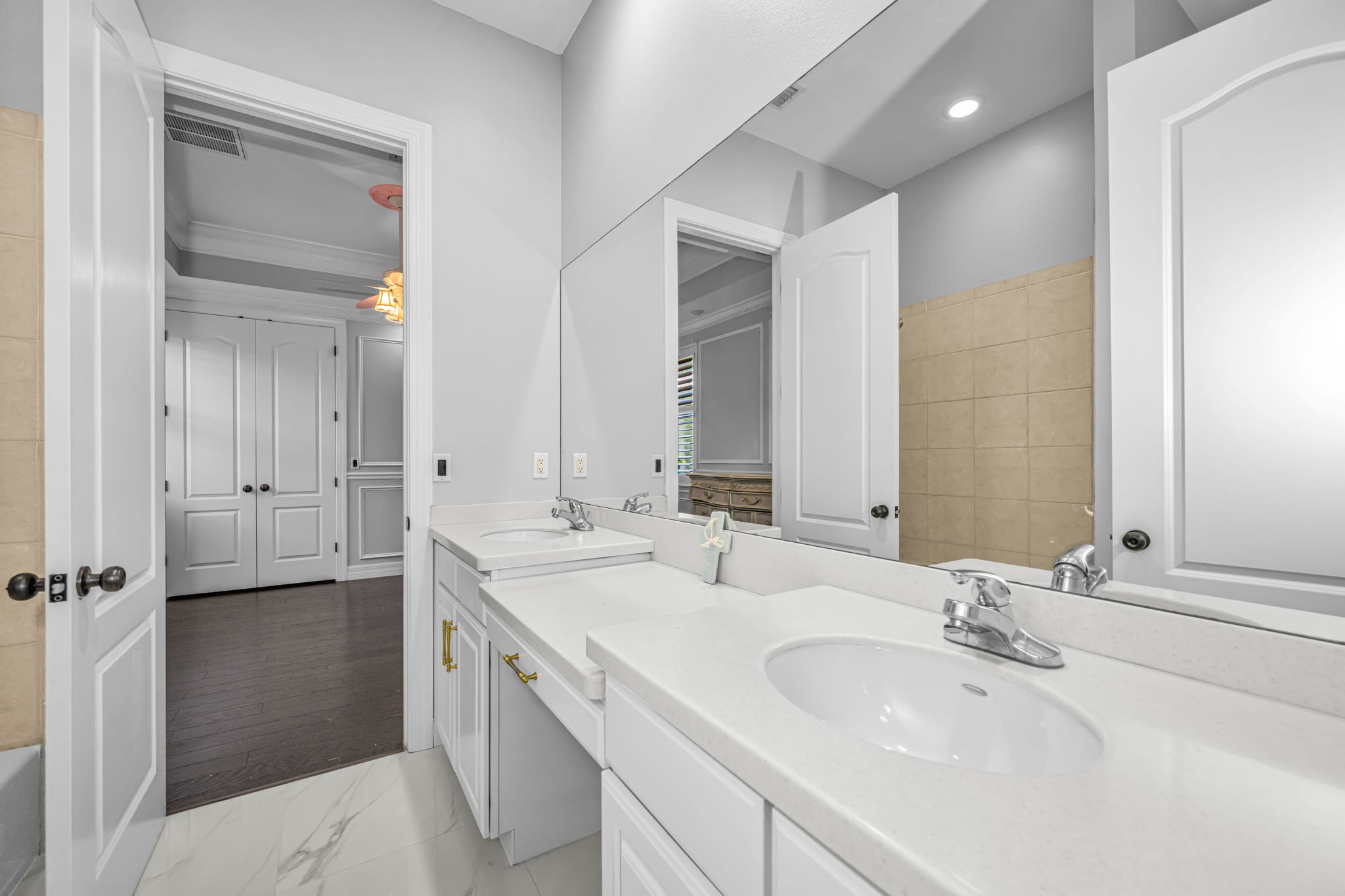 Jack and Jill Bathroom 3a