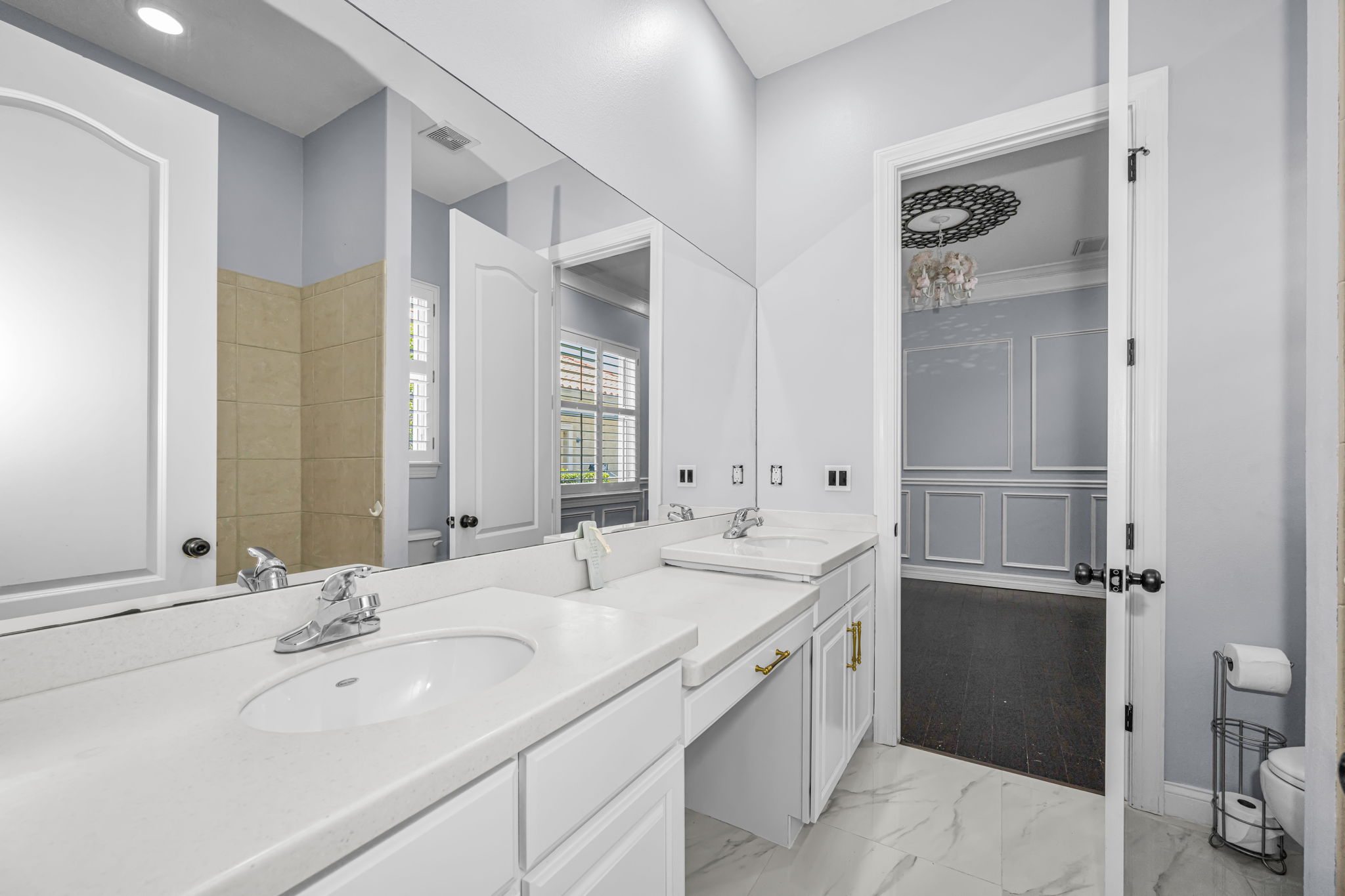 Jack and Jill Bathroom 3b