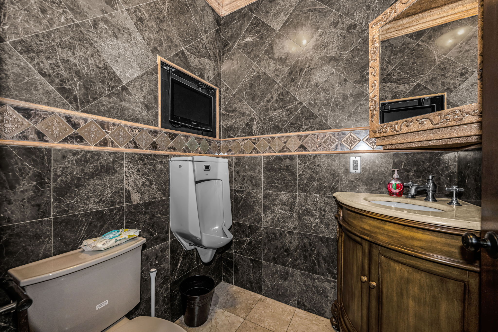 Upper Level Bathroom 5a