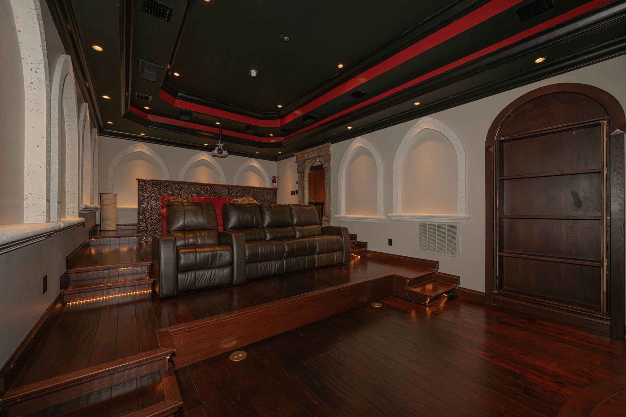 Upper Level Movie Theater 2-e