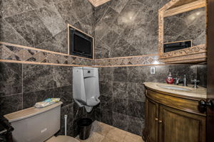 Upper Level Bathroom 5a