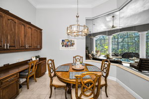 Kitchen Eat-in Area1