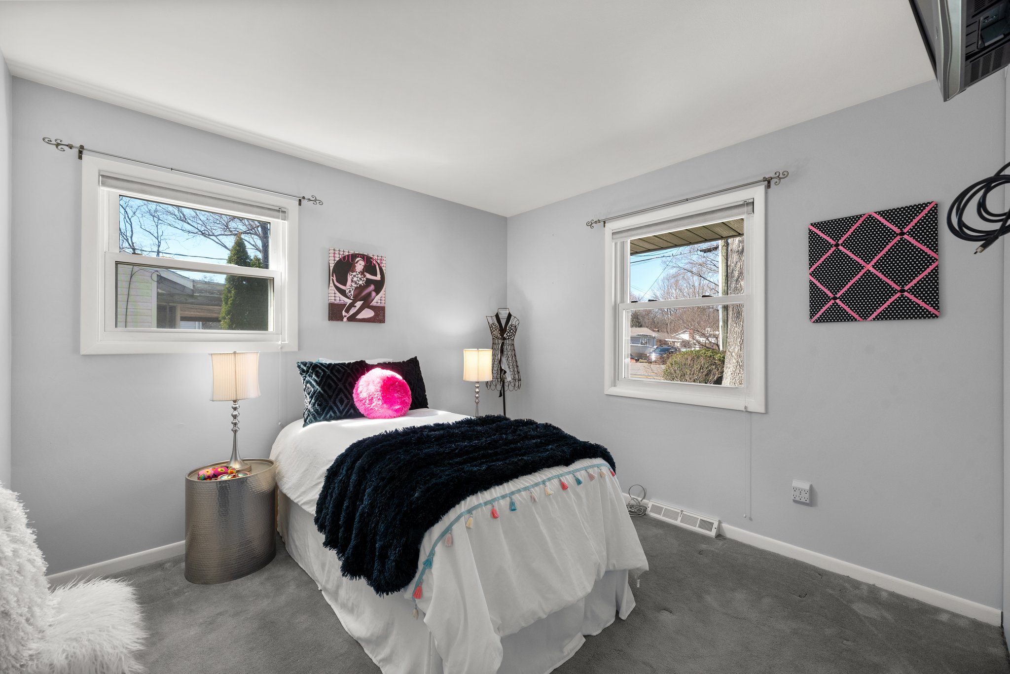 32. 1071 Omar Dr.jpg