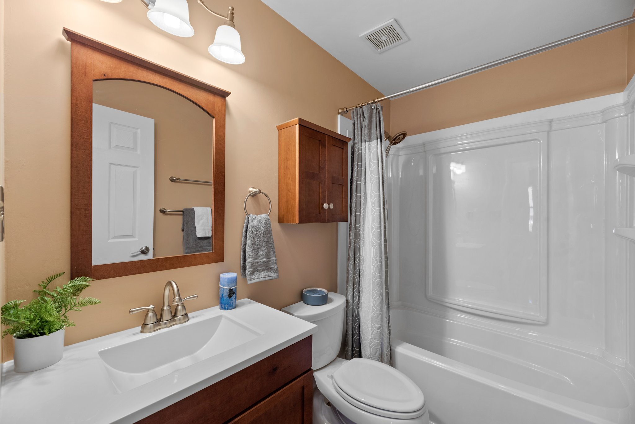 31. 1071 Omar Dr.jpg