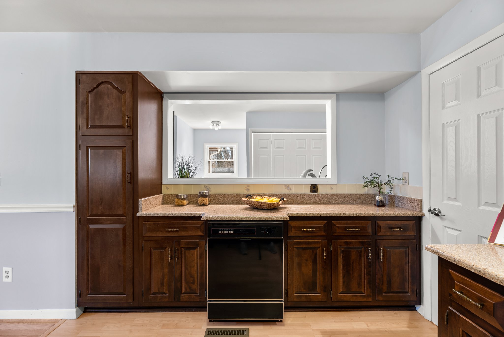 18. 1071 Omar Dr.jpg